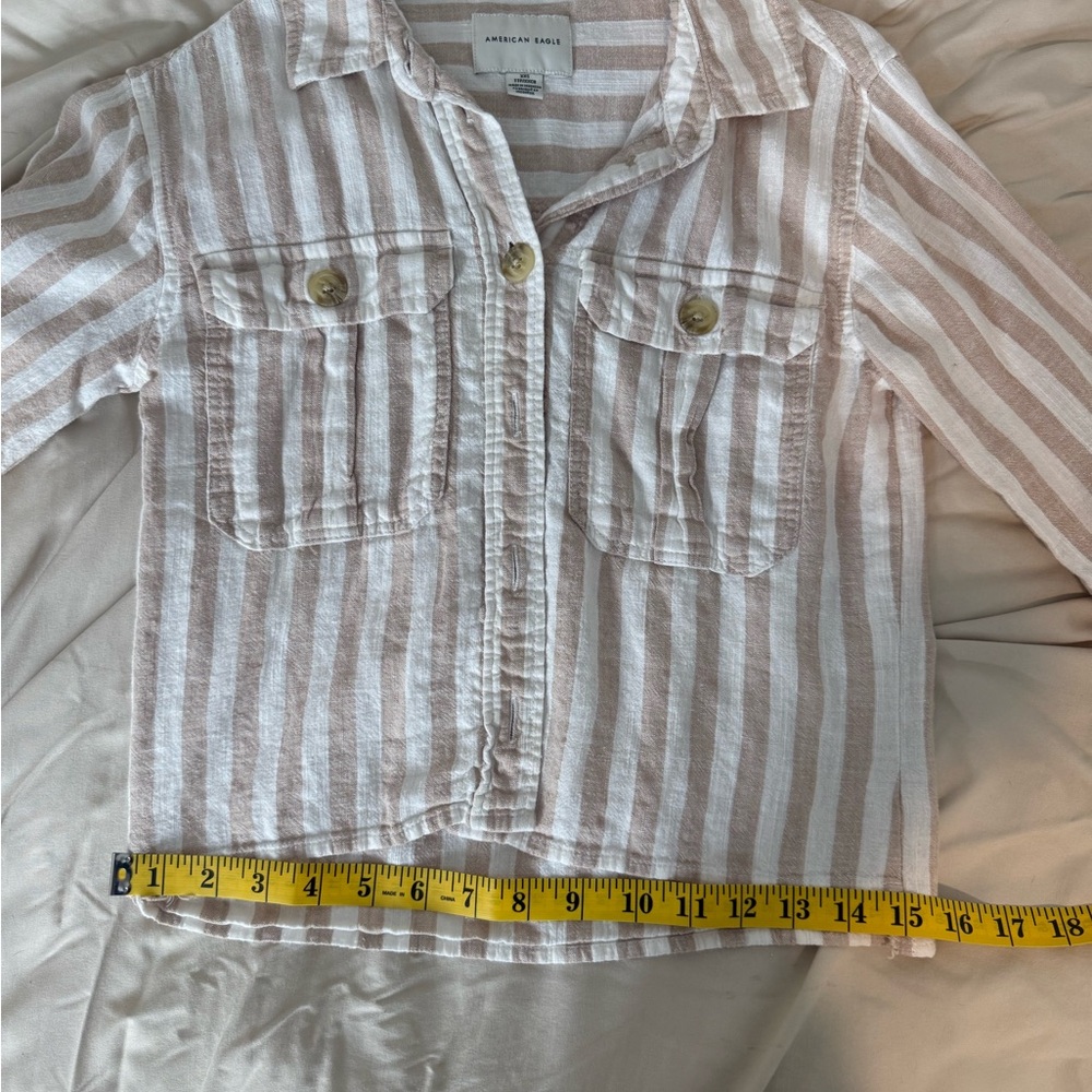 American Eagle Outfitters White and Tan Button Down Shirt
